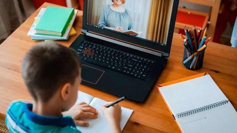 Đi mua laptop cho con em học ở nhà cần lưu ý gì, chọn sao cho chuẩn?